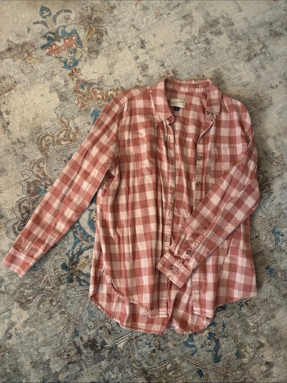 Universal Threads Checkered Button-Down Shirt in Pink & White Like New